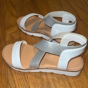Women’s 8 NINE WEST sandals